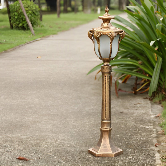 Traditional European-Style LED Outdoor Pathway Lamp Post – Durable &amp; Waterproof