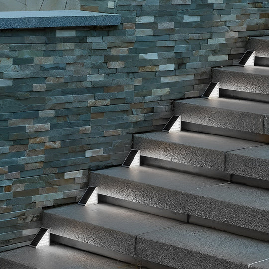 Triangle Automatic Charging LED Solar Step-Mounted Outdoor Lights