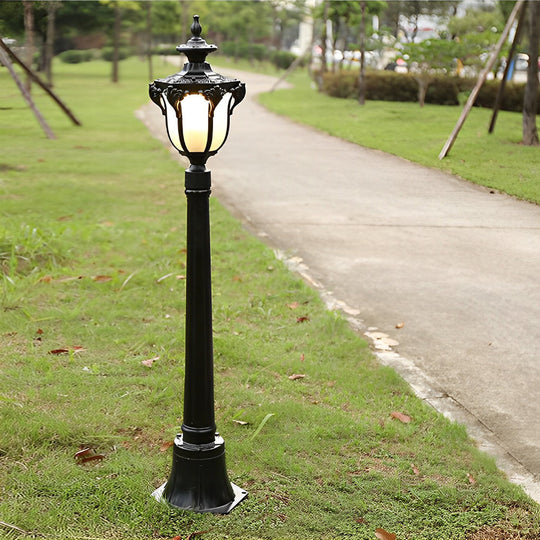 Traditional European-Style LED Outdoor Pathway Lamp Post – Durable &amp; Waterproof