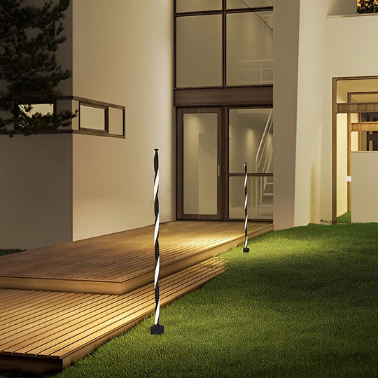 Linear Black LED Solar Powered Path Lamp – Minimalist Outdoor Lighting