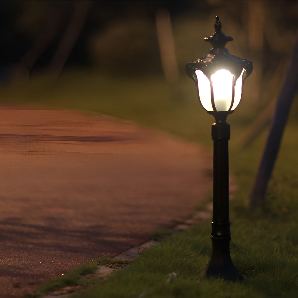 Traditional European-Style LED Outdoor Pathway Lamp Post – Durable &amp; Waterproof