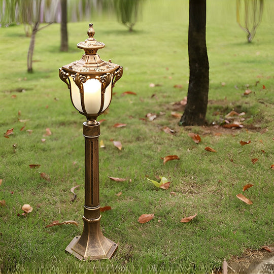 Traditional European-Style LED Outdoor Pathway Lamp Post – Durable &amp; Waterproof