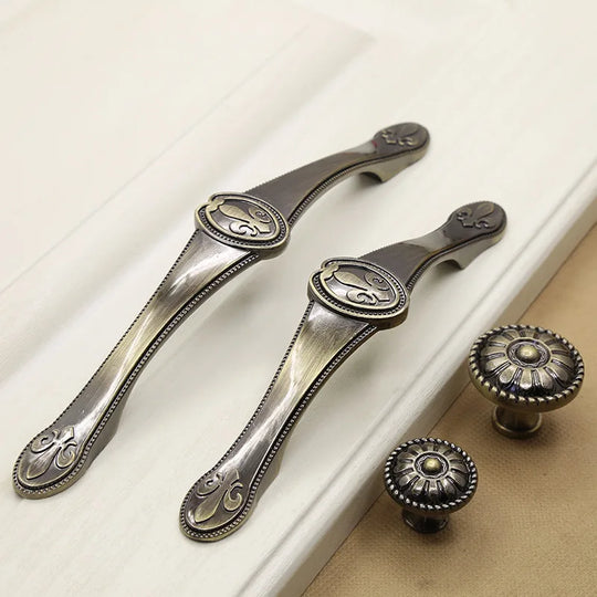 Retro Bronze Cabinet Handles – Antique Metal Drawer &amp; Door Pulls