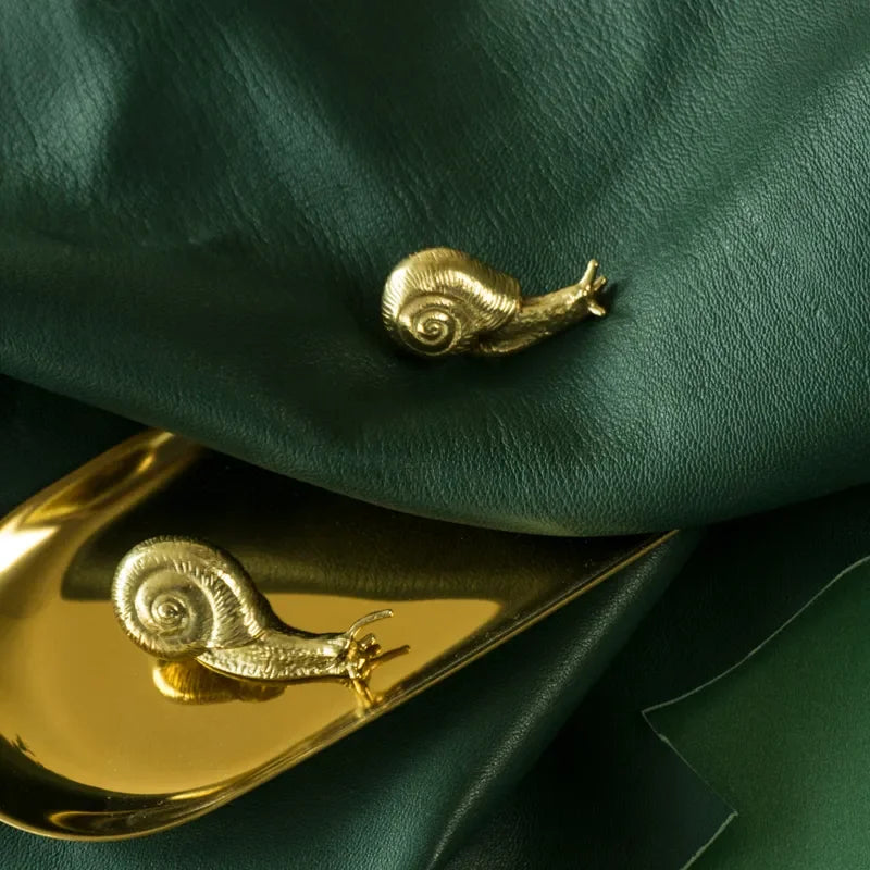 Brass Snail-Shaped Drawer Handle – Artistic Vintage Knob