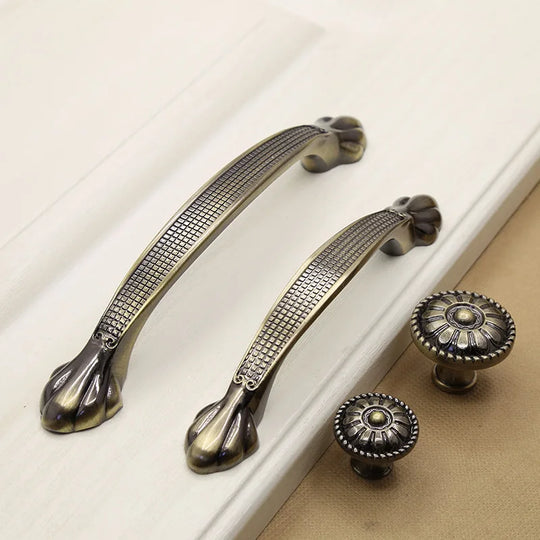 Retro Bronze Cabinet Handles – Antique Metal Drawer &amp; Door Pulls