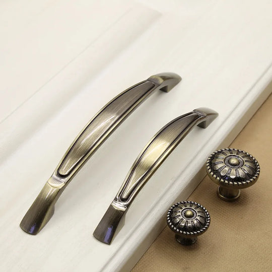 Retro Bronze Cabinet Handles – Antique Metal Drawer &amp; Door Pulls