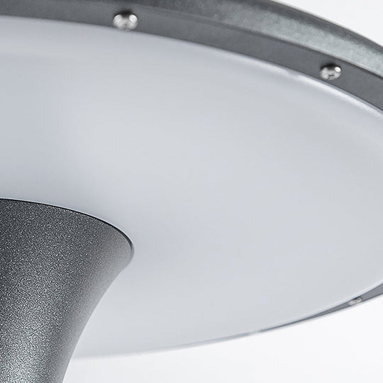 Round Waterproof LED Outdoor Pole Light for Garden and Courtyard