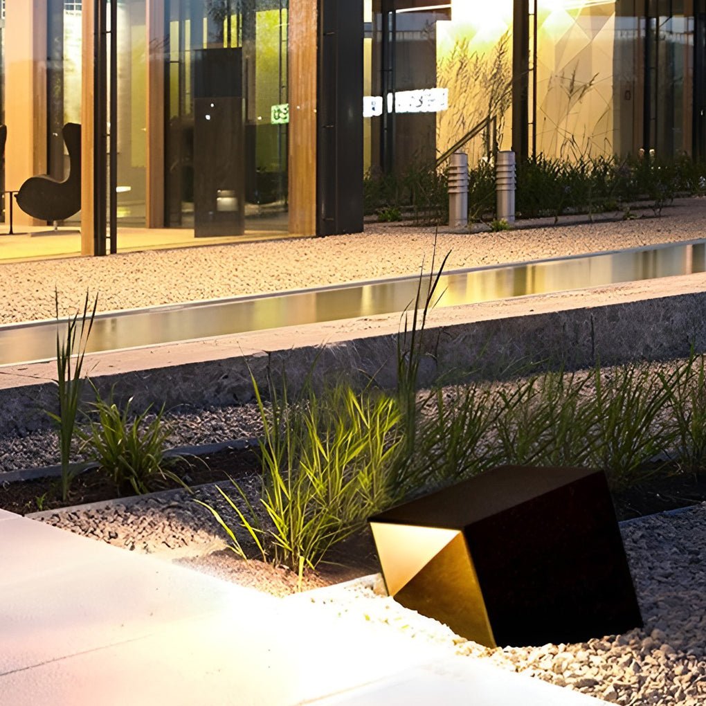 Unique Stainless Steel Artful Cube Outdoor Landscape LED Light