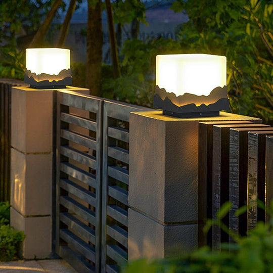 Outdoor Solar LED Waterproof Fence Post Light with Mountain Design