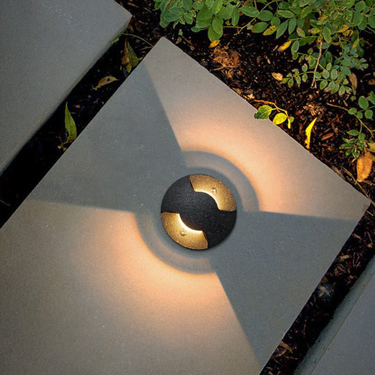 Sleek LED Cap Light for Garden Stairs, Decks &amp; Pathways