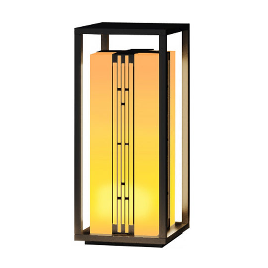 Elegant Retro Outdoor Garden Lamp with Refined Line Design