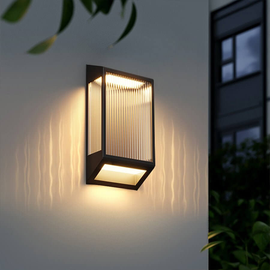 Vertical Acrylic LED Wall Lamp for Outdoor Lighting